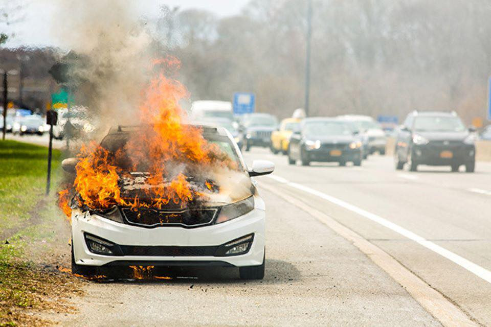 Công an khuyến cáo cách phòng cháy ô tô, xe máy khi trời 'đổ lửa'